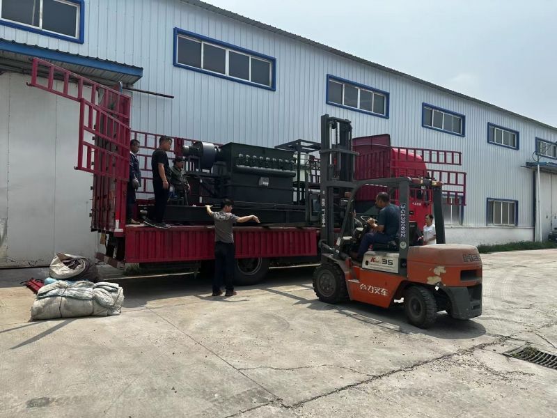 磨粉機，脈沖除塵和變頻輸送機發(fā)貨浙江